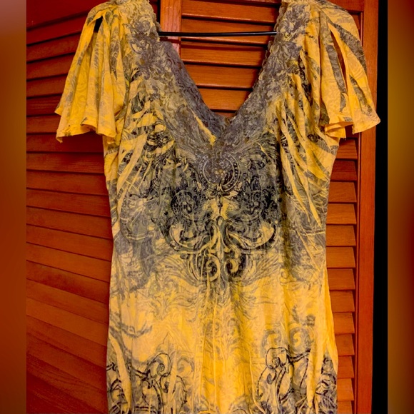 💛 Vanity Medium Green and Yellow Top - Picture 2 of 3